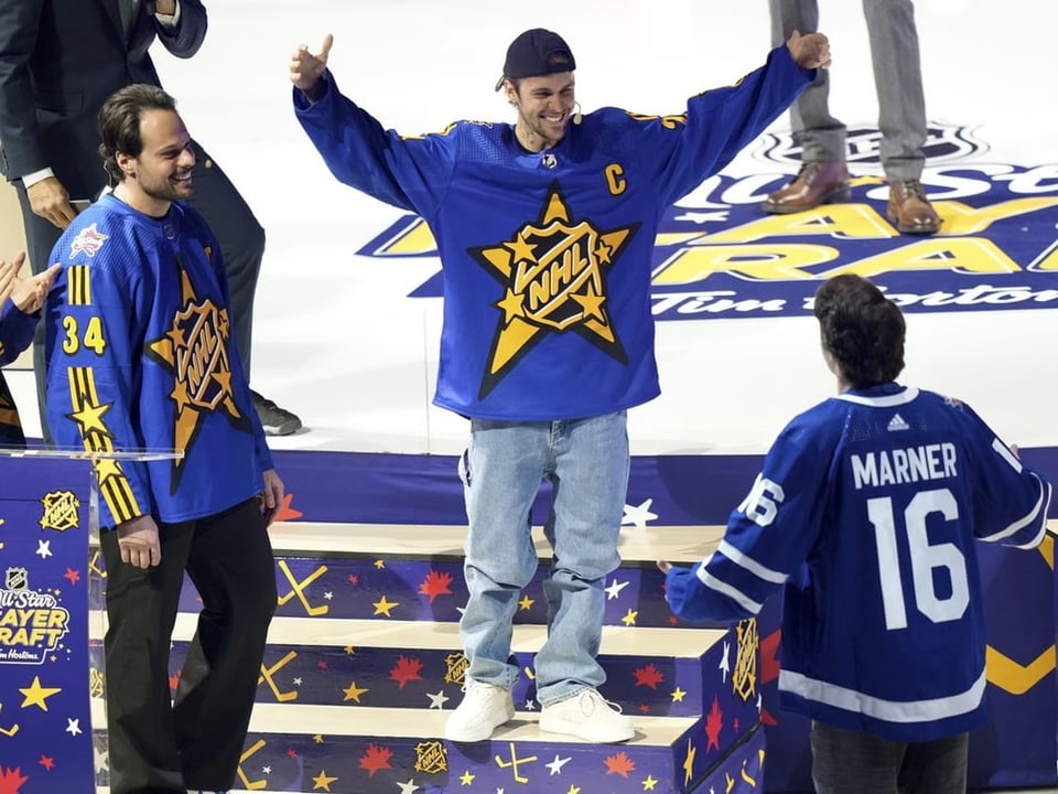 Justin Bieber während der NHL All-Star Woche in Toronto mit Morgan Rielly, Auston Matthews und Mitch Marner in Toronto.