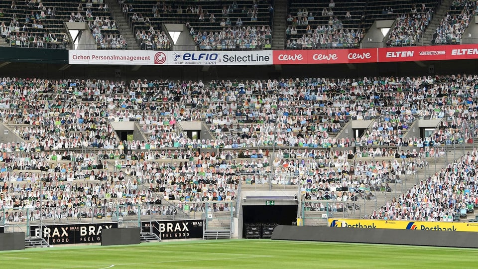 Pappaufsteller im Gladbach-Stadion