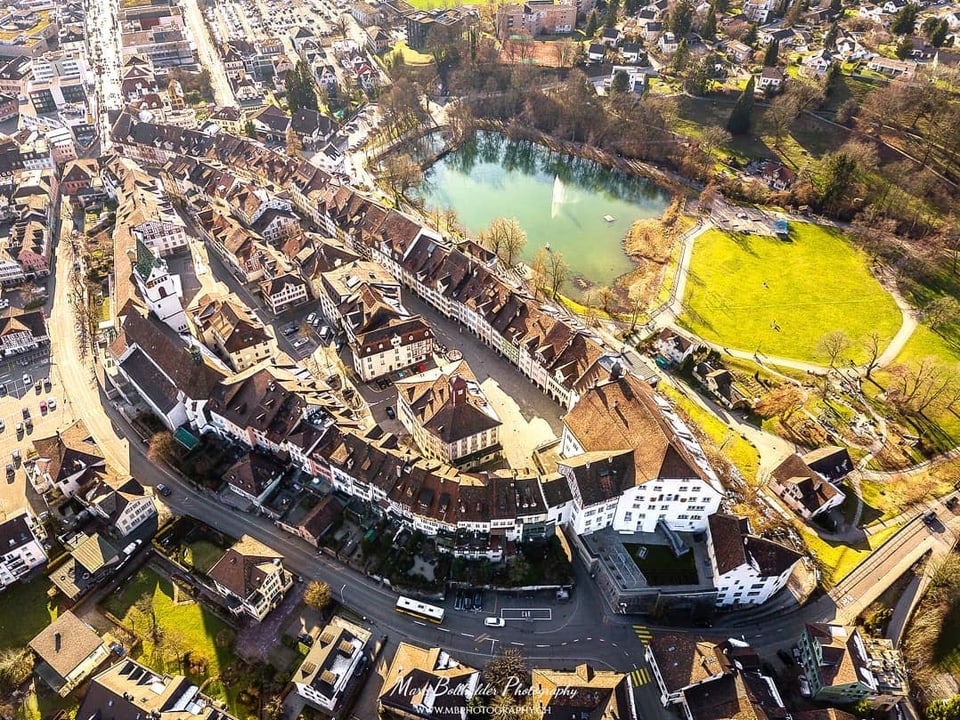 Luftbild von der Wiler Altstadt und dem Stadtweiher