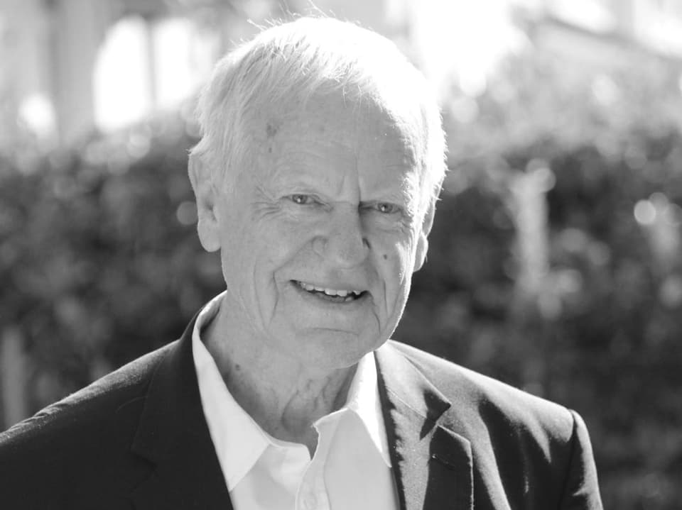 Black and white photo of an old man in a suit