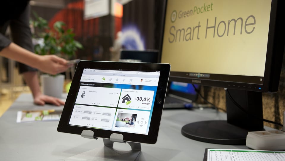 Webseite der Smart-Home-Plattform Green Pocket auf einem Tablet. 