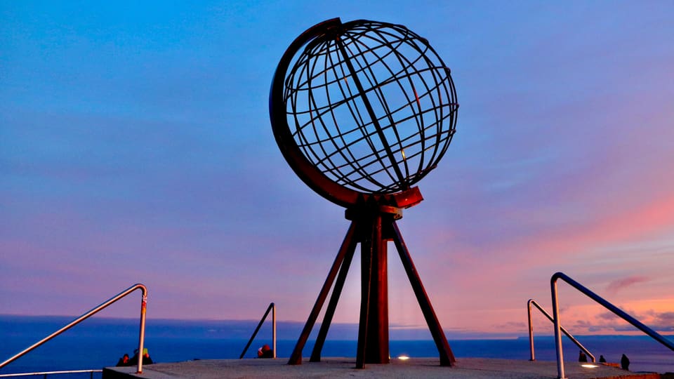 Das Nordkap-Monument am nördlichsten Punkt von Europa.