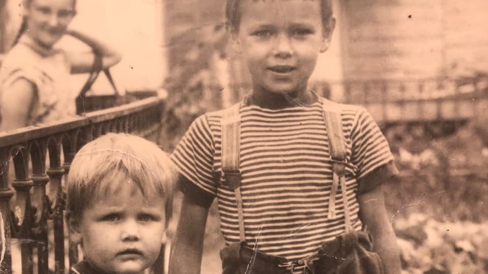 Mit 11 sorgte er für seinen kleinen Bruder Zwei Buben