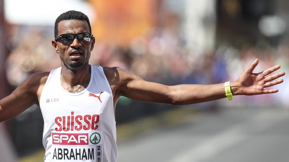 Tadesse Abraham gewinnt den Greifenseelauf.