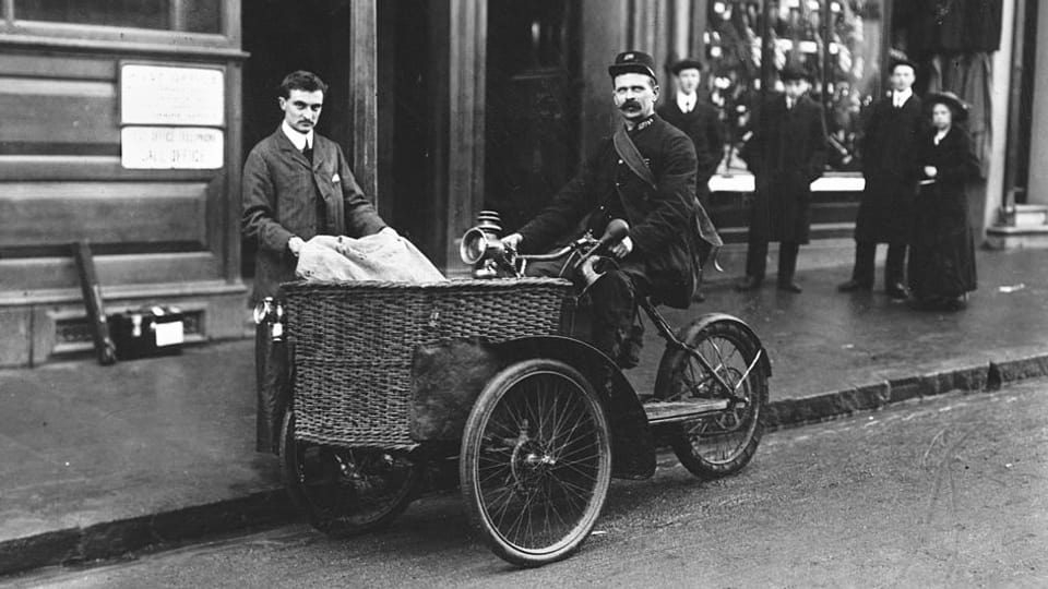 Pöstler mit einem Dreirad, 1910 in Grossbritannien.