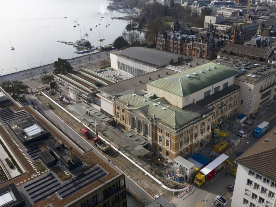 Blick von oben aufs Kongresshaus Zürich