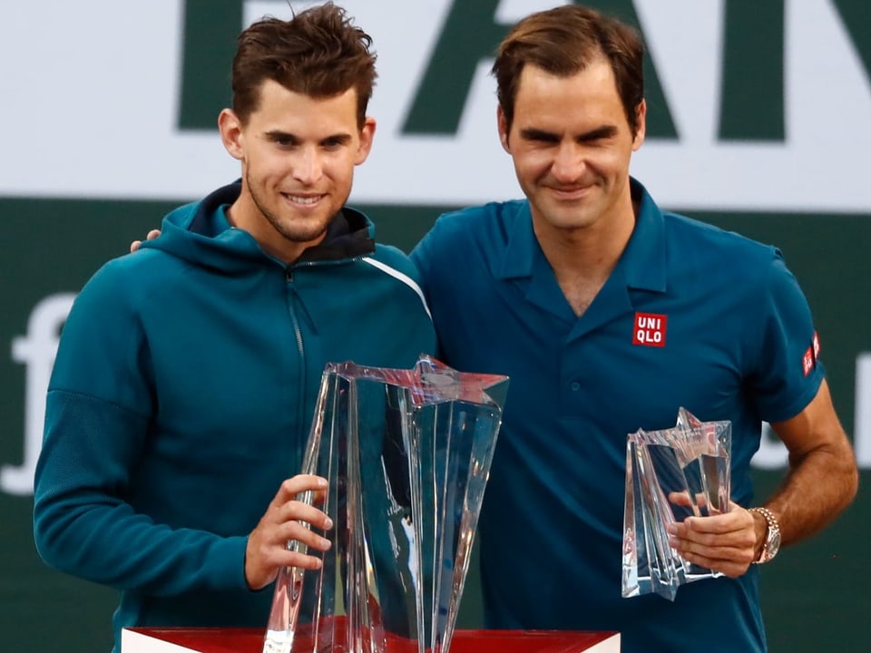 Roger Federer freut sich mit Dominic Thiem über dessen 1. ATP-1000-Titel.