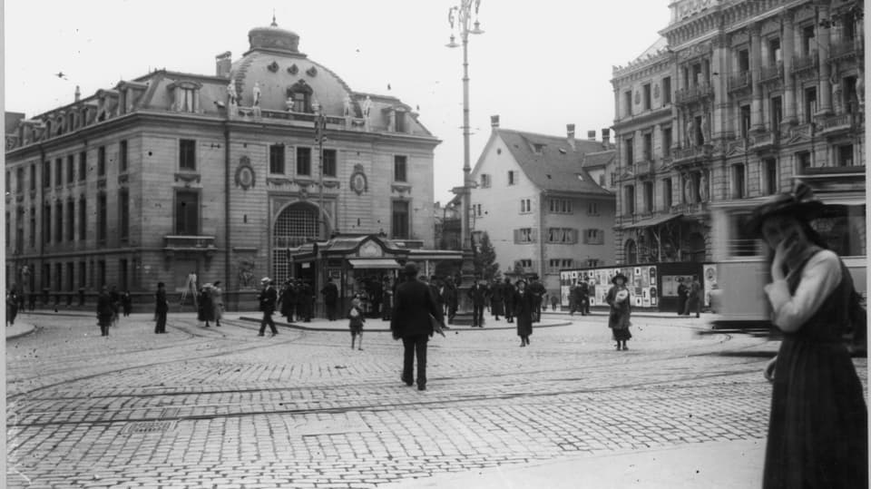 Historische Gebäude auf dem Platz.