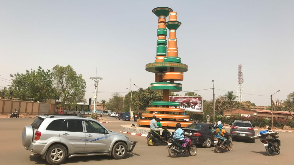 In der Hauptstadt Ouagadougou (Place des Cinéastes) spürt man von der angespannten Sicherheitslage in der Sahelzone kaum etwas. 