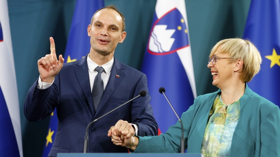 Der rechtsgerichtete ehemalige Aussenminister und Präsidentschaftskandidat Anze Logar posiert mit Natasa Pirc Musar