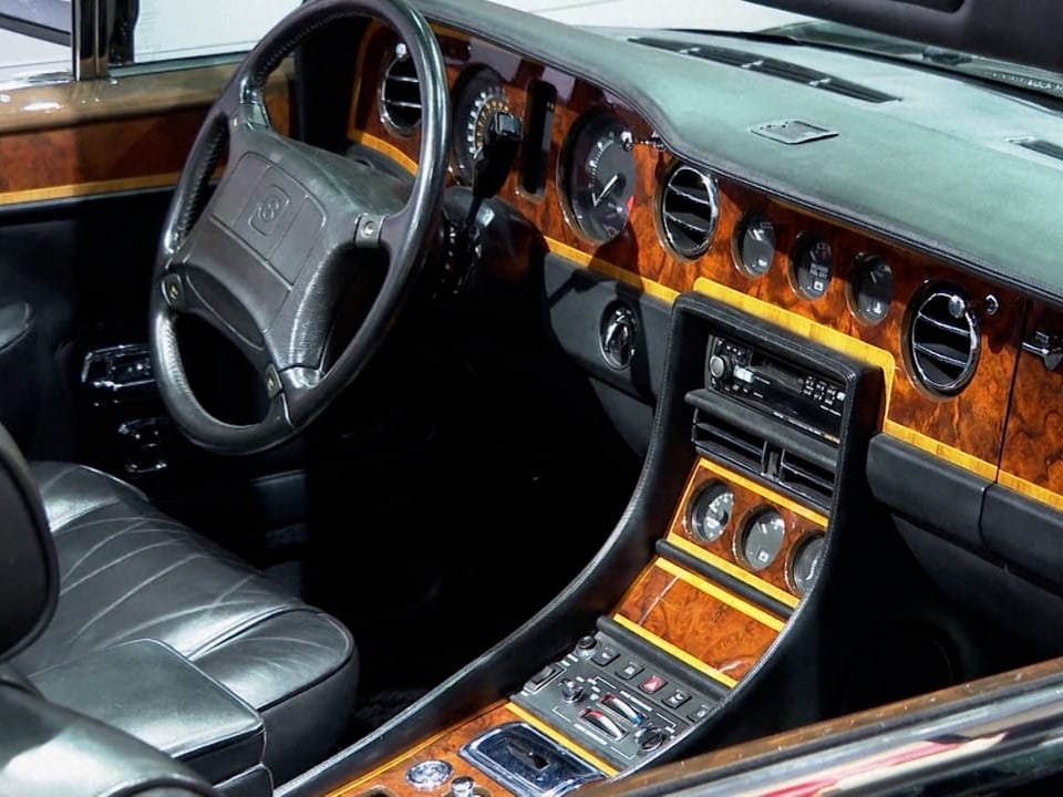 Blick ins Cockpit des Bentleys