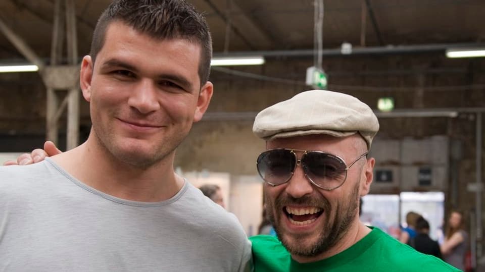 Boxer Gjergjaj und sein Trainer Angelo Gallina (mit Mütze)