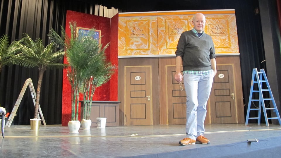 Paul Suter auf der Bühne der Operette Bremgarten