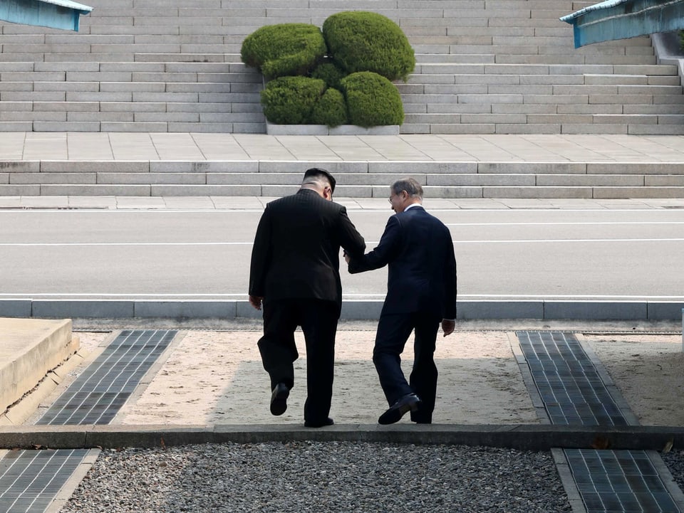 Nordkoreas Präsident Kim Jong-un (l.) und Südkoreas Präsident Moon Jae-in