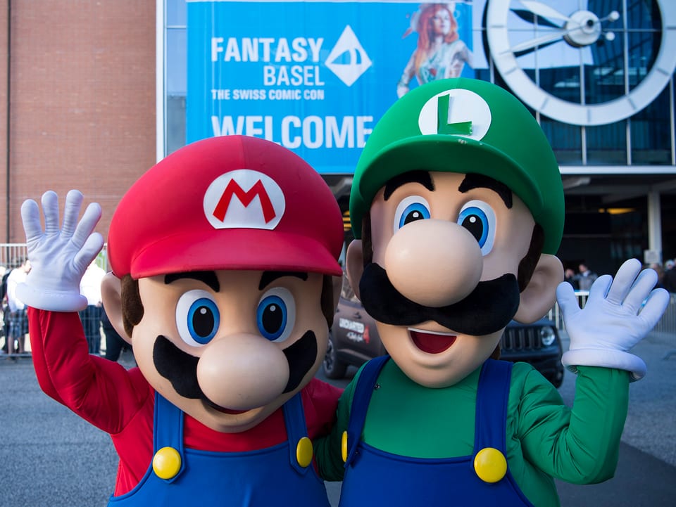 Zwei Figuren aus dem Spiel Super Mario