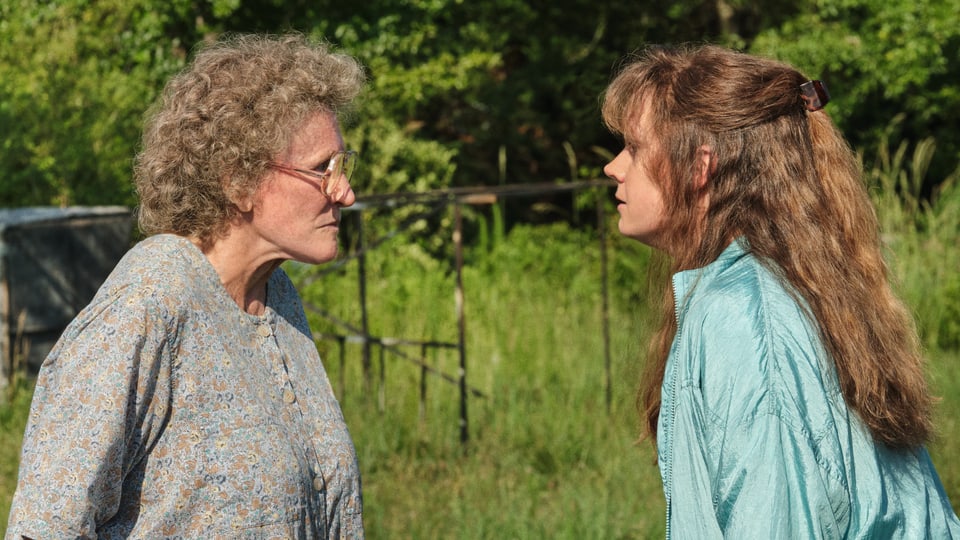 Glenn Close und Amy Adams schauen sich für eine Aufnahme des Films «Hillbilly Elegy» tief in die Augen.