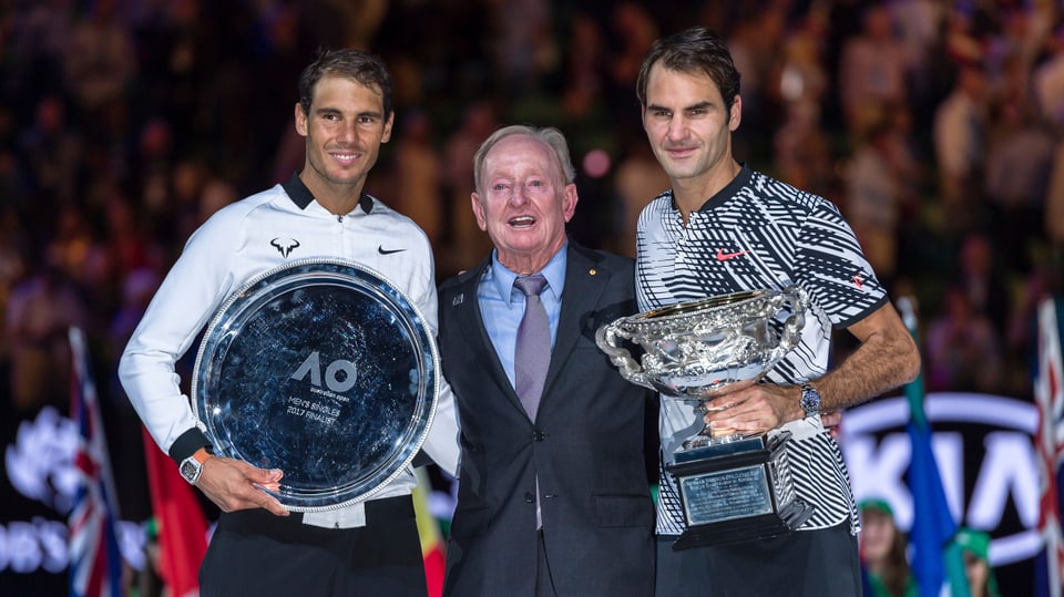 Federer und Nadal bei der Siegerehrung in Melbourne.. 