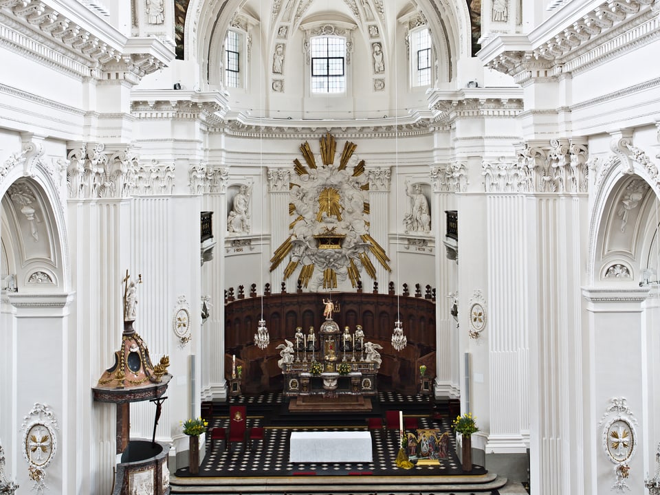 St. Ursen. Inneres mit Blick gegen den Chor.