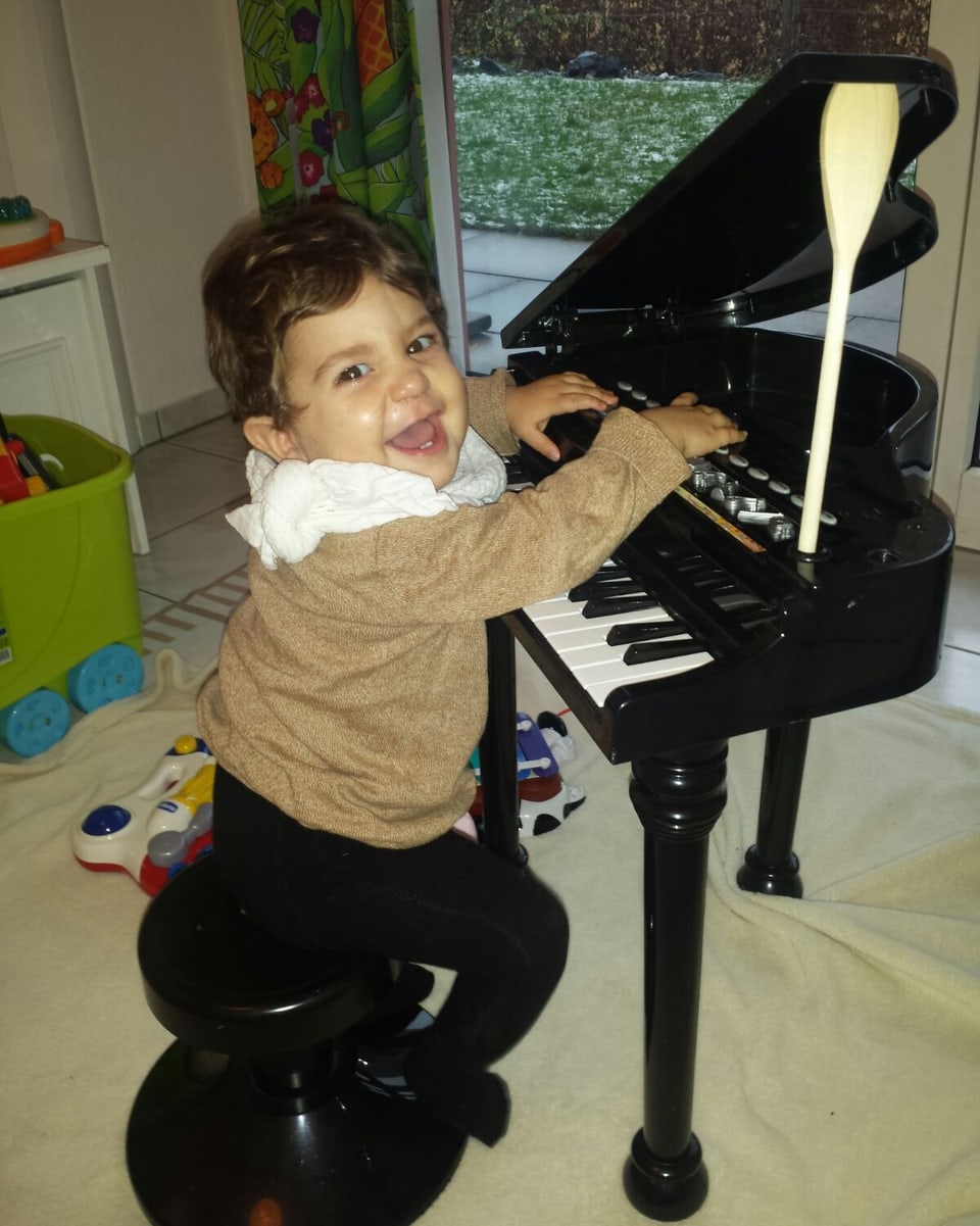 Lionel am Klavier