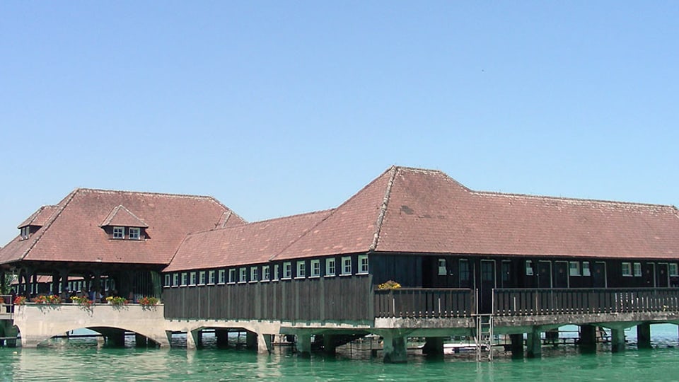 Ein in sich geschlossener Bau: Die historische Badhütte in Rorschach im Bodensee.