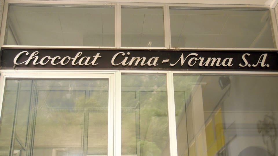 Eingangstür mit Schriftzug Chocolat Cima-Norma