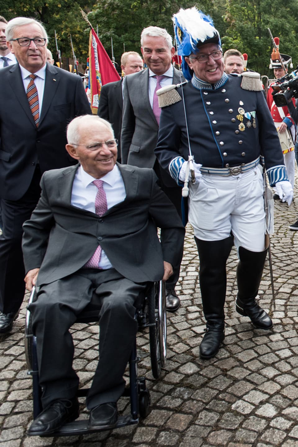Wolfgang Schäuble im Rollstuhl an einer Feier.