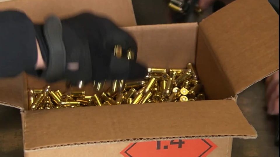 Strafgericht Bellinzona Schwyzer Polizeimitarbeiter Bestreitet Waffenhandel Im Darknet News Srf Strafgericht Bellinzona Schwyzer Polizeimitarbeiter Bestreitet Waffenhandel Im Darknet News Srf