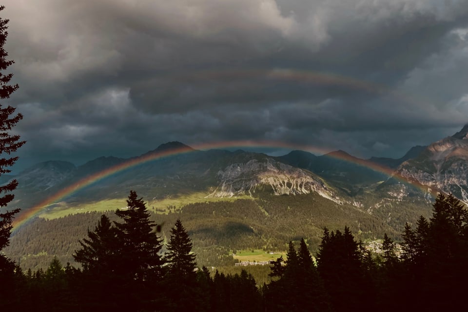 Doppelter Regenbogen über der Lenzerheide