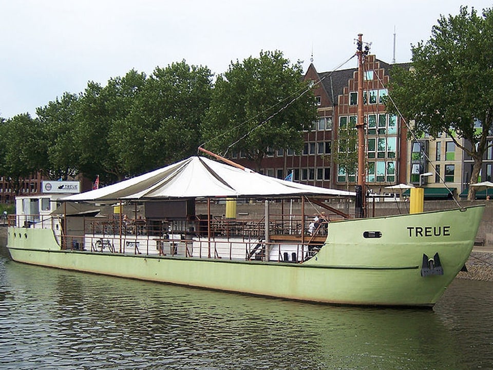Gebaut im Jahr 1943: Das Betonschiff «Treue» transportierte vor allem Holz auf der Nord- und Ostsee. Heute dient es der Gastronomie in Bremen