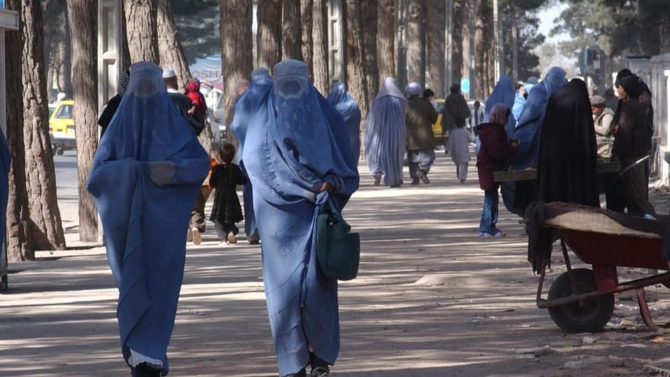 Auch nach dem Ende des Taliban-Regimes 2001 prägten traditionelle Burkas grosse Teile Afghanistans. 