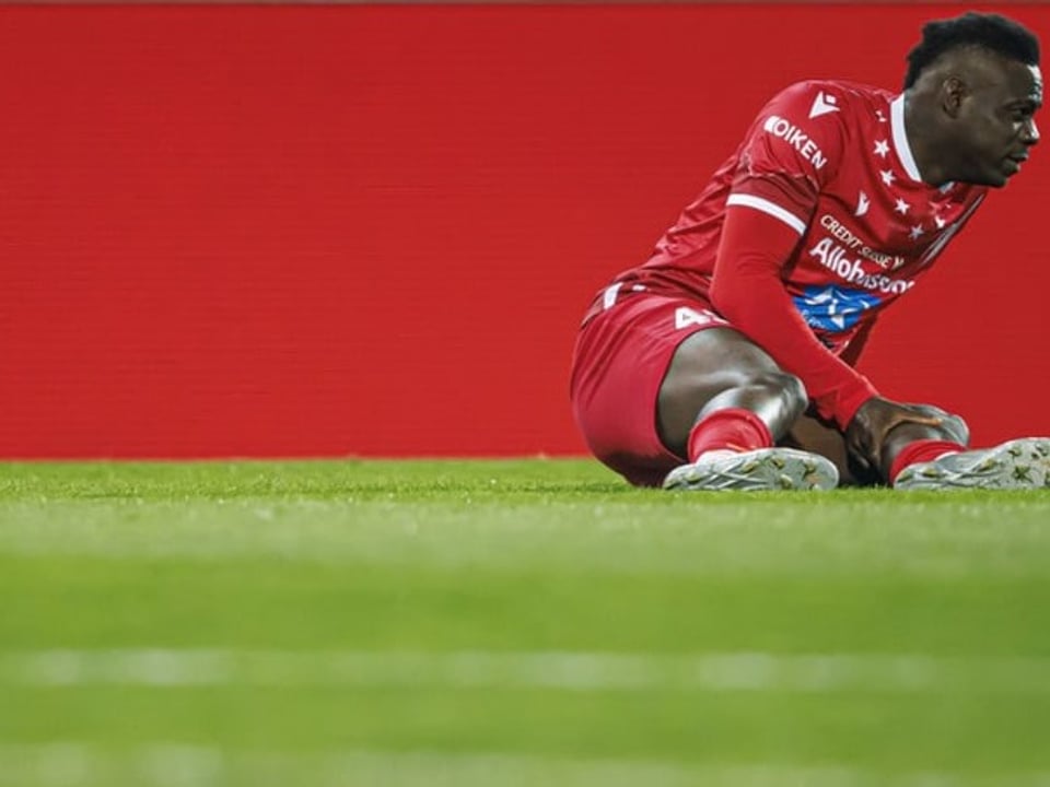 Wenn aus einem Star eine Randerscheinung wird Mario Balotelli kommt mit Sion nicht auf Touren.