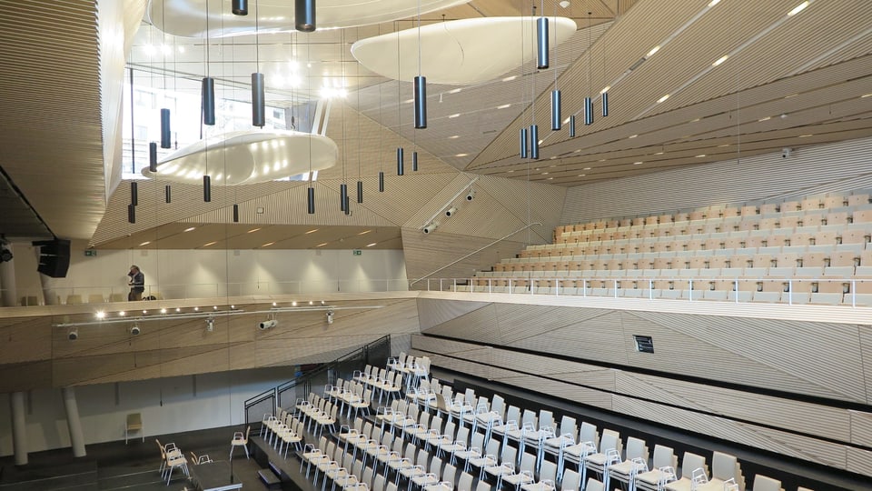 Blick in die neue Konzerthalle in Andermatt.