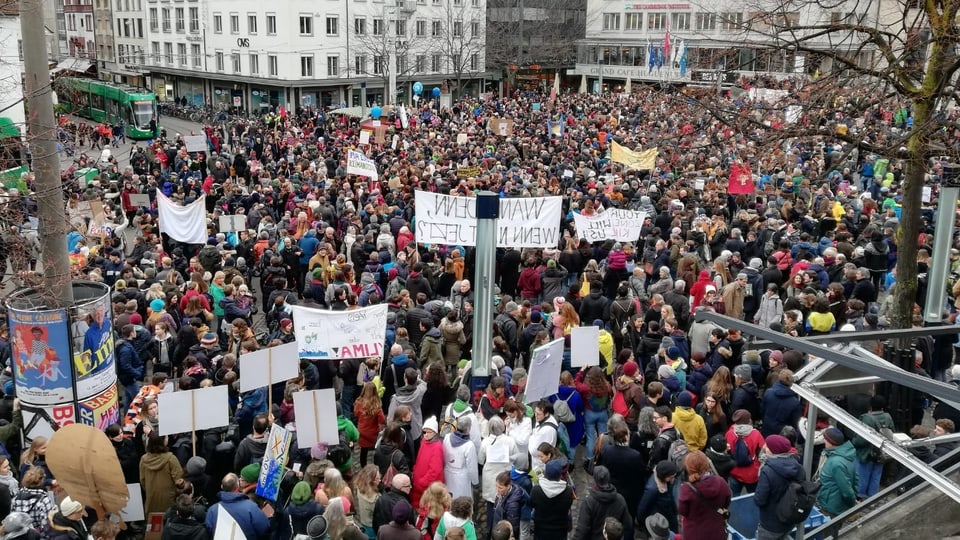 Tausende ziehen durch Basel