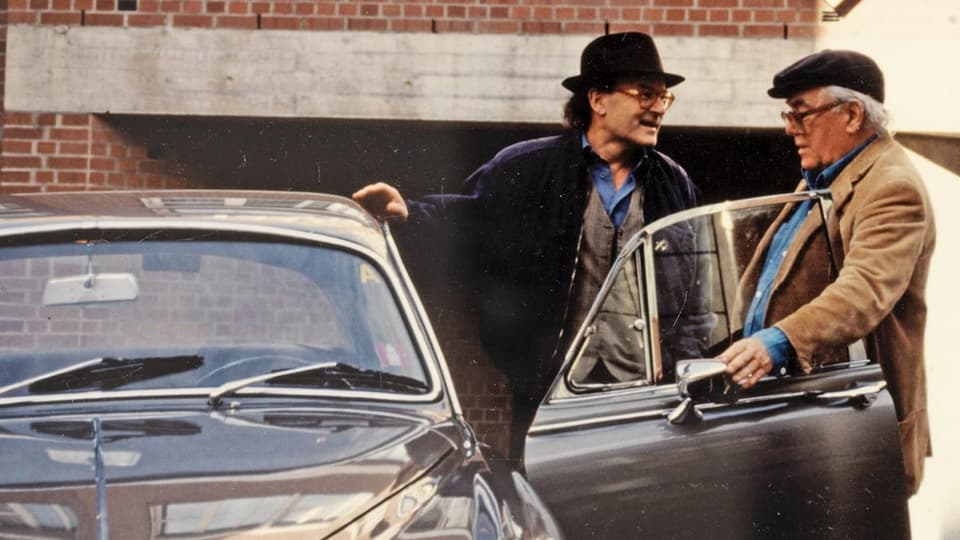 Zwei Männer und Auto