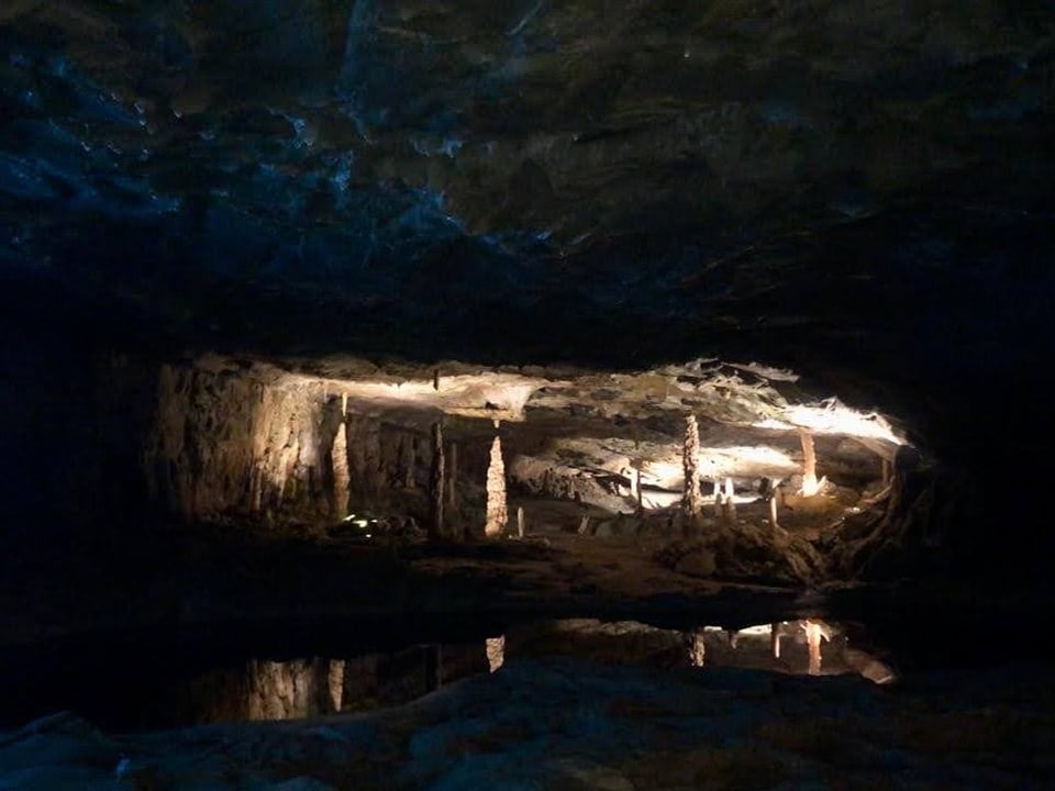 Stalagmiten in den St. Beatus-Höhlen