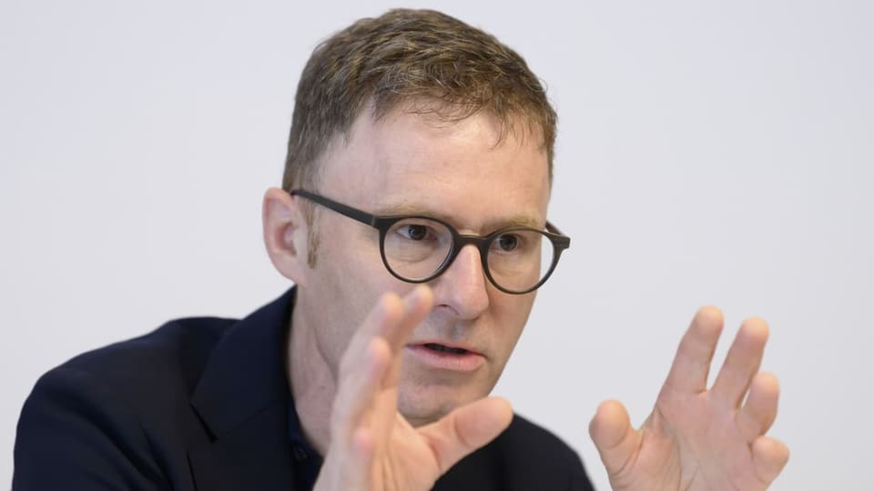 Daniel Lampart gestikuliert.