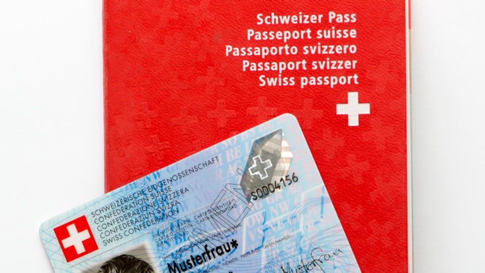 Identitätskarte und Schweizer Pass