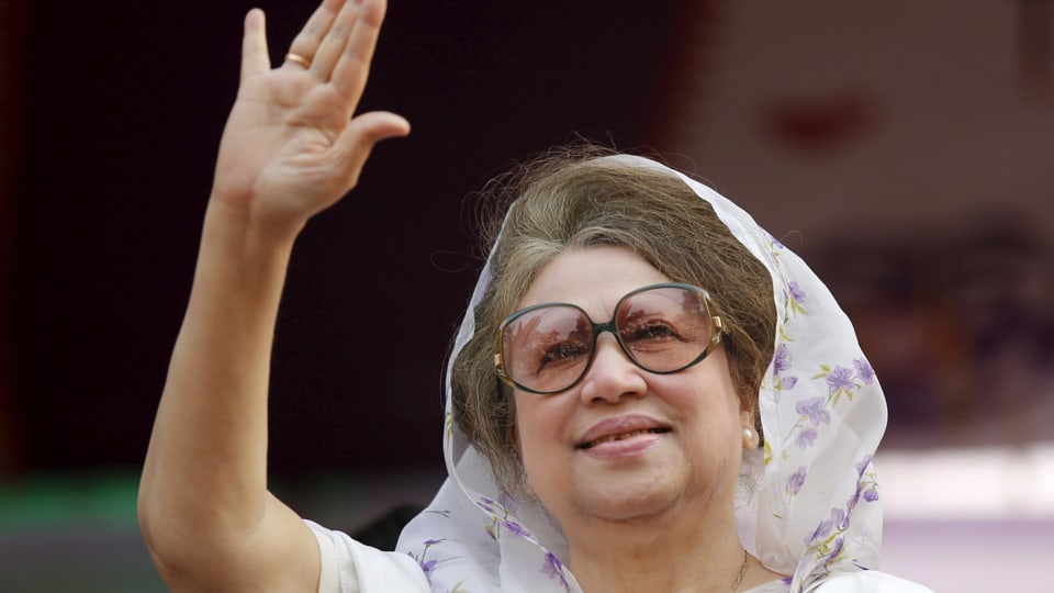 Die Führerin der grossen Oppositionspartei, Khaleda Zia, ist im Gefängnis. 