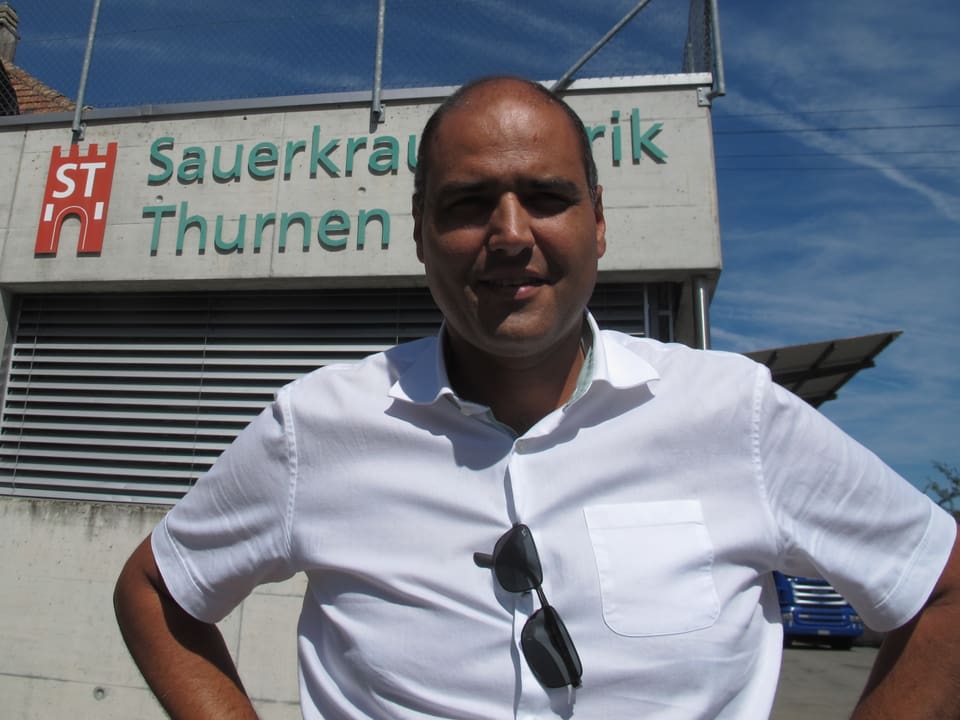 Daniel Schöni vor der Sauerkraut-Fabrik in Mühlethurnen. Sie gehört heute zur Schöni-Gruppe.
