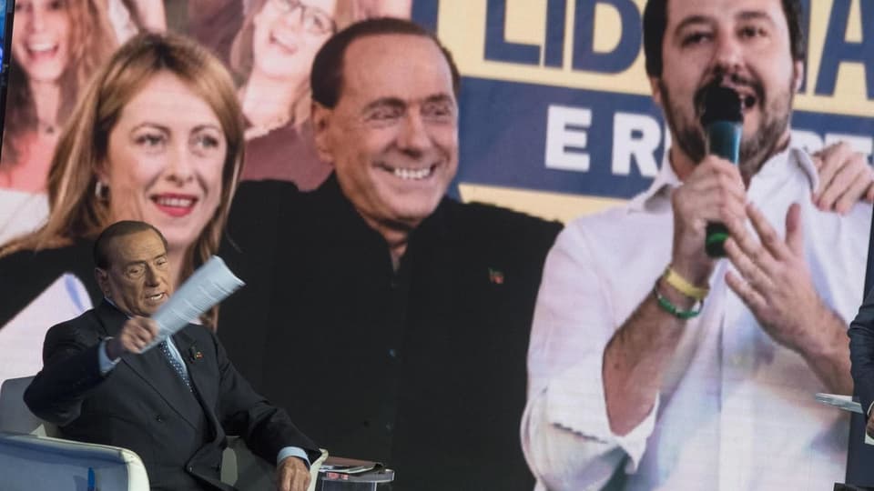 Berlusconi und Salvini auf einem Transparent
