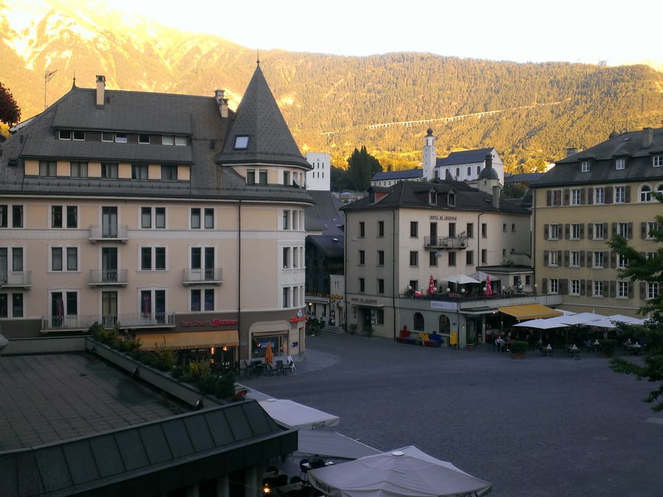 Das Stadtzentrum von Brig. Ein Platz ohne Autos.