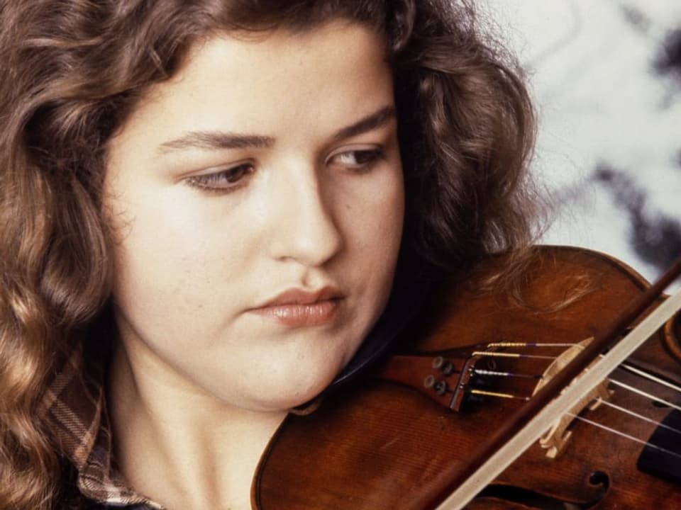 Junge Frau mit Geige.