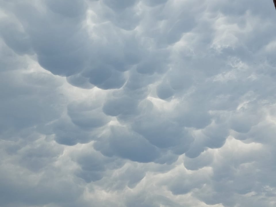 Reinach/AG beutelförmige Wolken