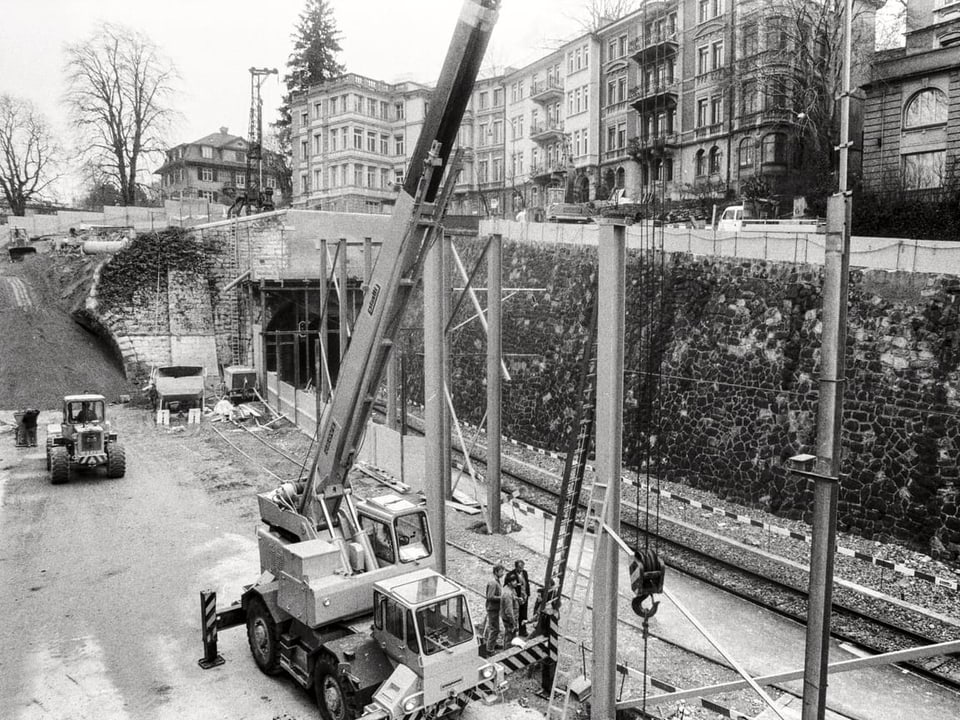 Die S-Bahn-Baustelle Bahnhof Stadelhofen in Zürich, aufgenommen am 6. März 1985. 