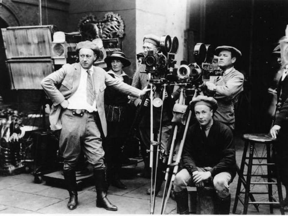 Szene am Set mit Regisseur Cecil B. DeMille