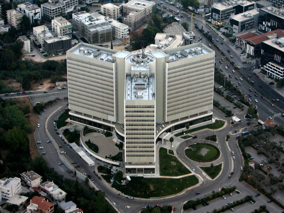 Ein grosses Bürogebäude aus der Luft