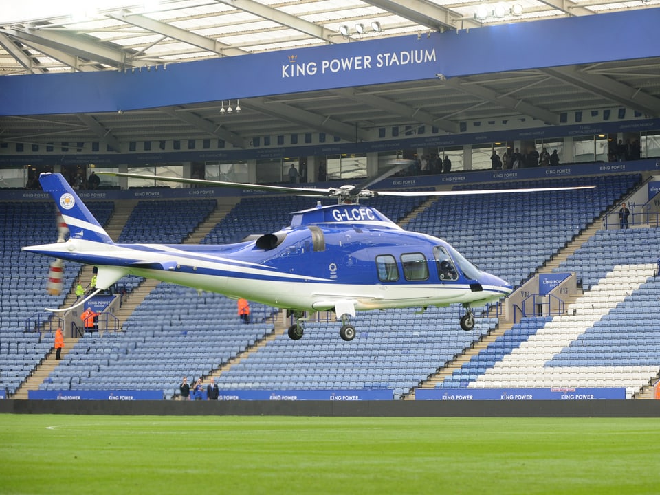 Helikopter landet in Fussball-Stadion