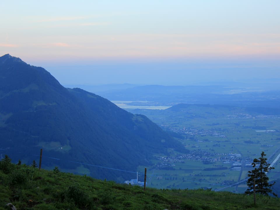 Blick von der Alp ins Tal.