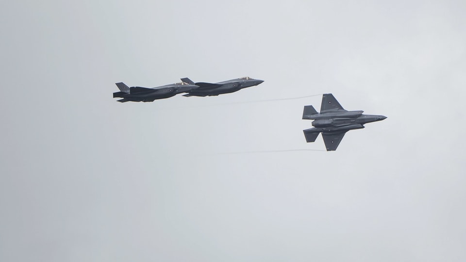 Drei F-35 im Flug.