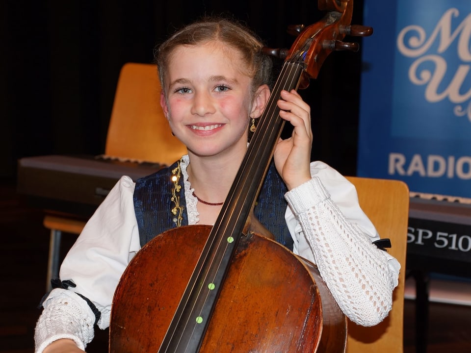 Eine junge Cellistin.